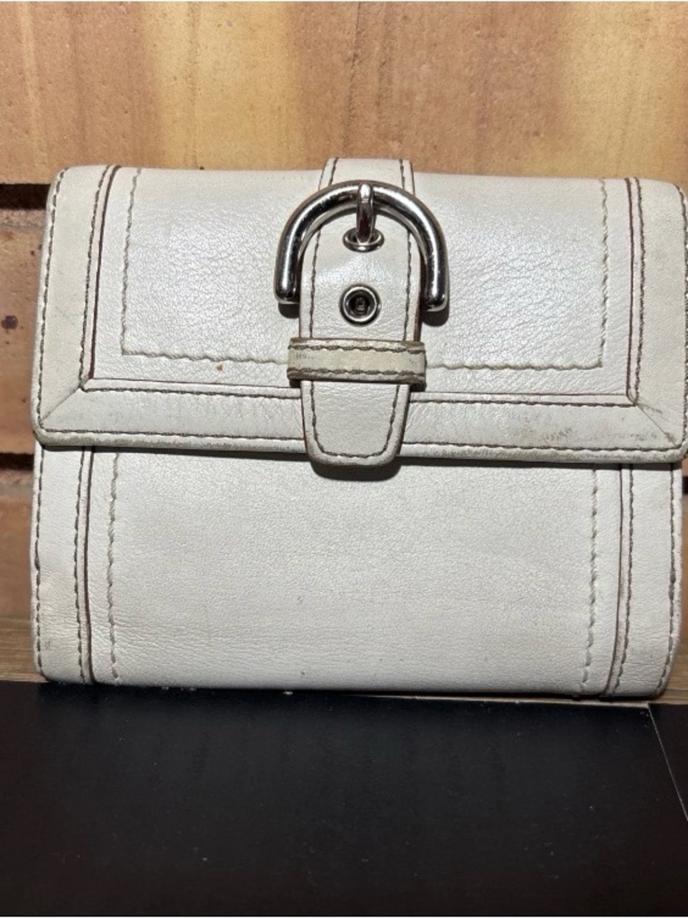 vintage Coach Soho ivory leather Women's Wallet 4x4 Silver Tone buckle